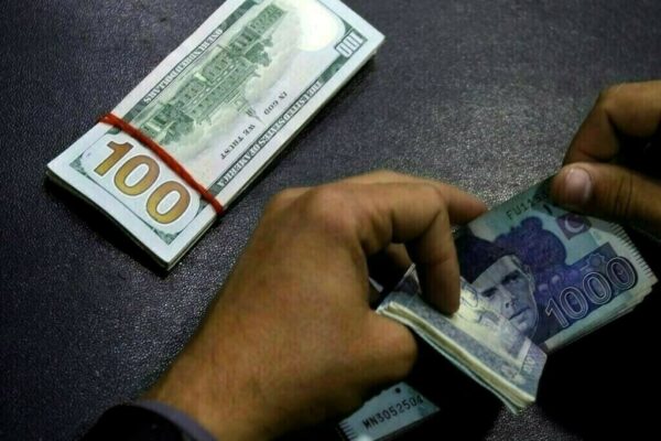 سرلیک: د پاکستانۍ روپۍ ارزښت د امریکايي ډالر پر وړاندې لوړ شو، د نړیوالو اقتصادي پرمختګونو اغېز هم لیدل کېږي